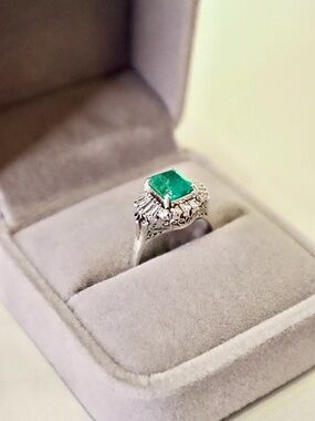 Natural Emerald & Diamond Ring in Platinum - Green